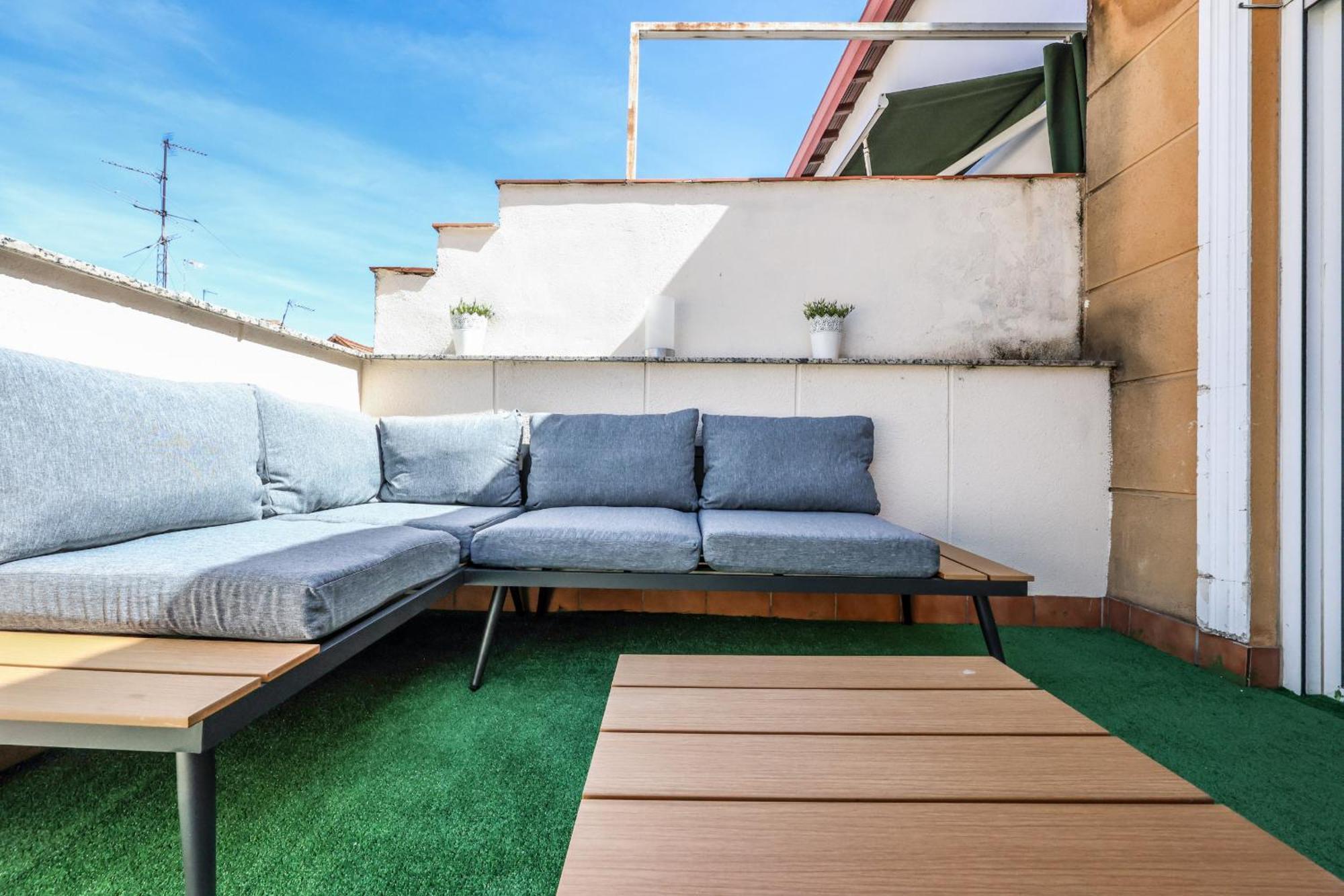 Atico Reformado Con Terraza En Tirso De Molina 4 Personas Alquiler Temporal Appartement